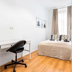 Nice Central City Room Hostal