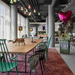 מלון Moxy East